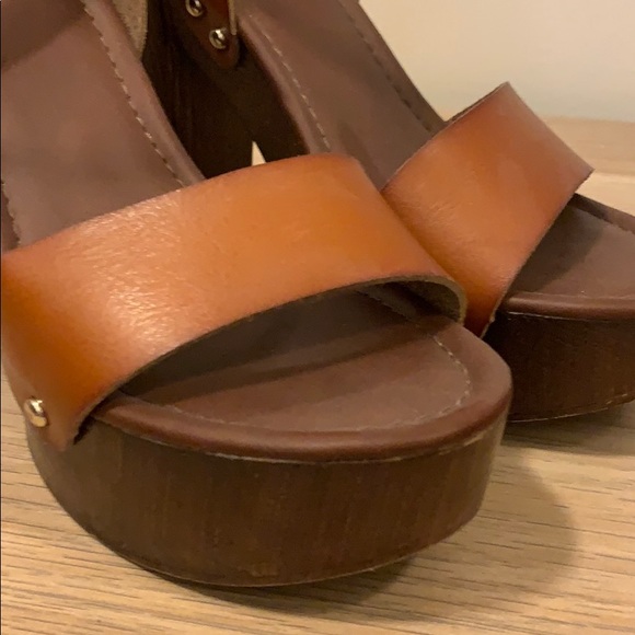 Brown studded heels - Picture 2 of 4